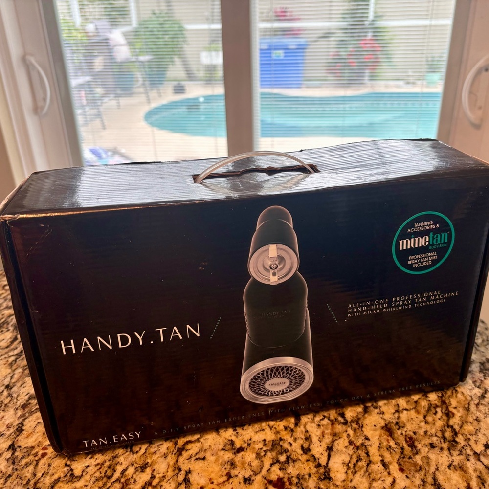 New in Box!!! Handy.Tan Spray Tan Machine - Black
Spring Break ready! 
👙🏖️☀️